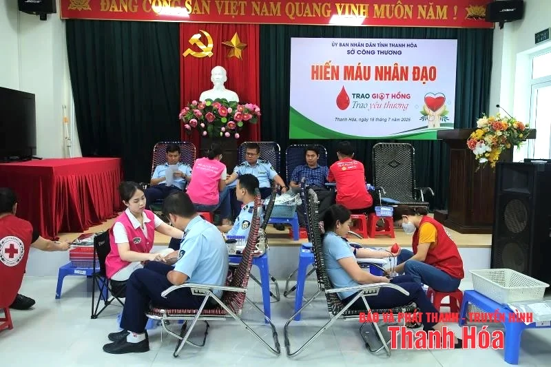 Cán bộ, người lao động Sở Công Thương tham gia hiến máu nhân đạo