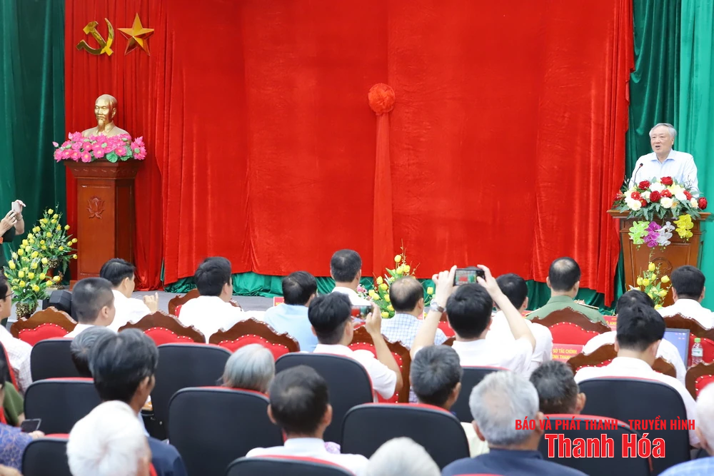 Phó Thủ tướng Thường trực Chính phủ Nguyễn Hòa Bình thăm, tặng quà gia đình chính sách, người có công với cách mạng trên địa bàn tỉnh Thanh Hóa