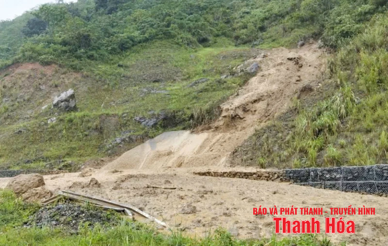 Mưa bão gây sạt lở, ngập lụt nhiều vị trí trên các tuyến giao thông