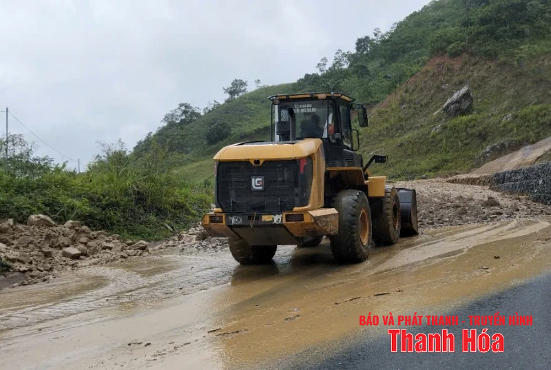 Mưa bão gây sạt lở, ngập lụt nhiều vị trí trên các tuyến giao thông