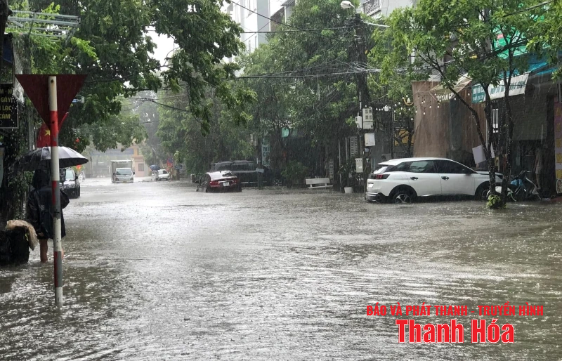 Mưa bão gây sạt lở, ngập lụt nhiều vị trí trên các tuyến giao thông