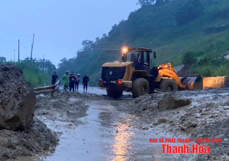 Thông tuyến Quốc lộ 15C đoạn qua xã Nhi Sơn