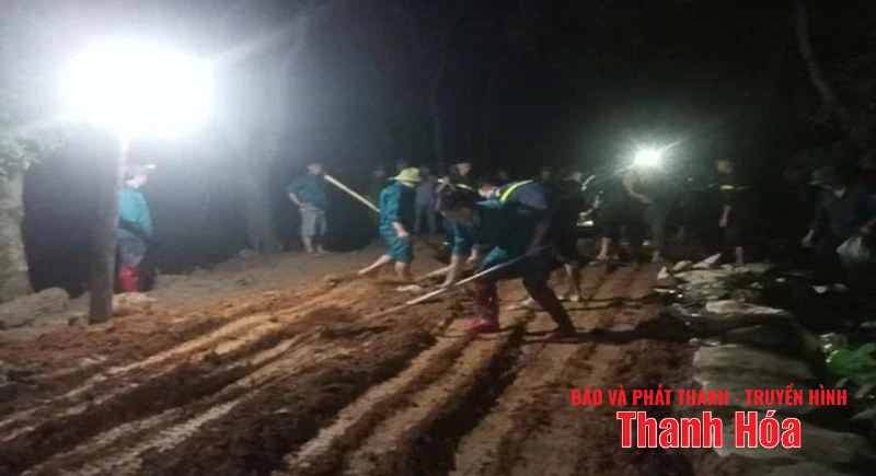 Tiếp tục theo dõi diễn biến, đảm bảo an toàn tuyến đê tả sông Hoàng