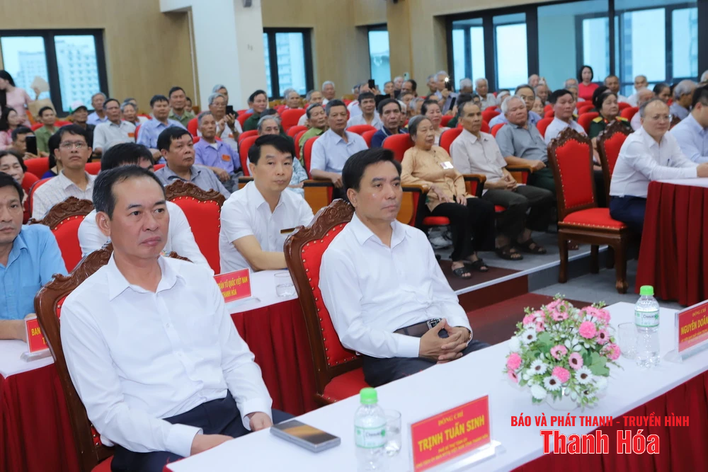 Phó Thủ tướng Thường trực Chính phủ Nguyễn Hòa Bình thăm, tặng quà gia đình chính sách, người có công với cách mạng trên địa bàn tỉnh Thanh Hóa