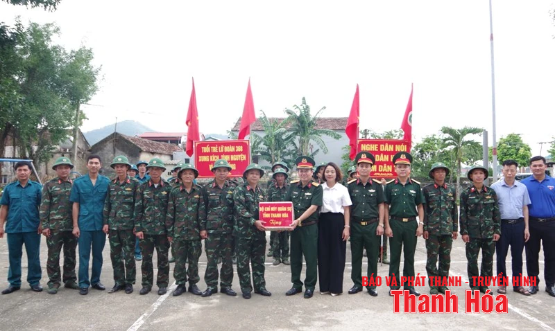 Bộ CHQS tỉnh khảo sát mô hình và động viên đơn vị làm công tác dân vận