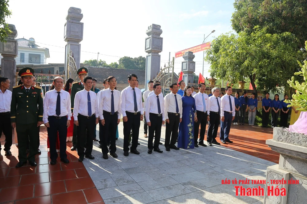 Đoàn đại biểu tỉnh Thanh Hóa dâng hương tại các khu di tích lịch sử cách mạng gắn với sự ra đời của Đảng bộ tỉnh