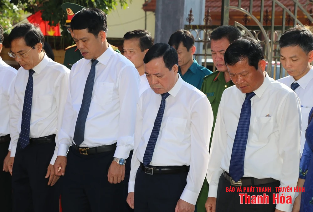 Đoàn đại biểu tỉnh Thanh Hóa dâng hương tại các khu di tích lịch sử cách mạng gắn với sự ra đời của Đảng bộ tỉnh