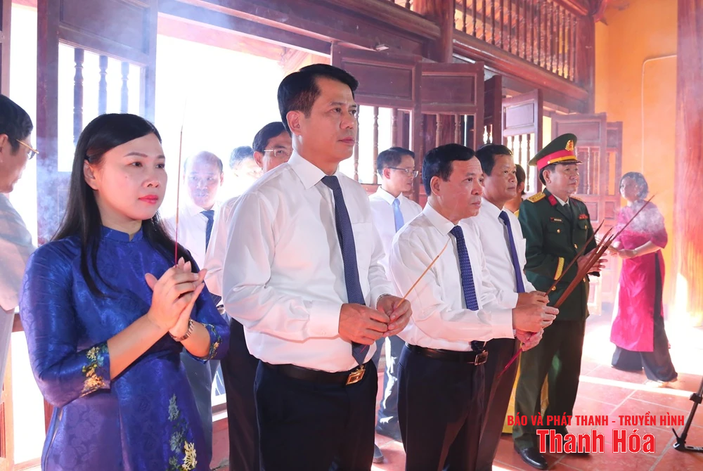 Đoàn đại biểu tỉnh Thanh Hóa dâng hương tại các khu di tích lịch sử cách mạng gắn với sự ra đời của Đảng bộ tỉnh