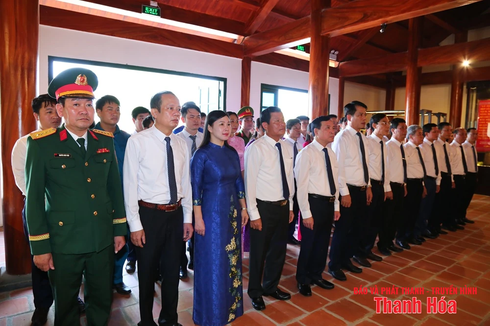 Đoàn đại biểu tỉnh Thanh Hóa dâng hương tại các khu di tích lịch sử cách mạng gắn với sự ra đời của Đảng bộ tỉnh
