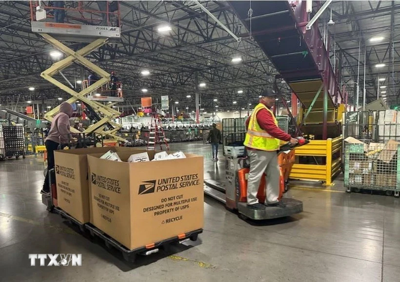 Mỹ chấm dứt miễn thuế nhập khẩu đối với bưu kiện giá trị thấp