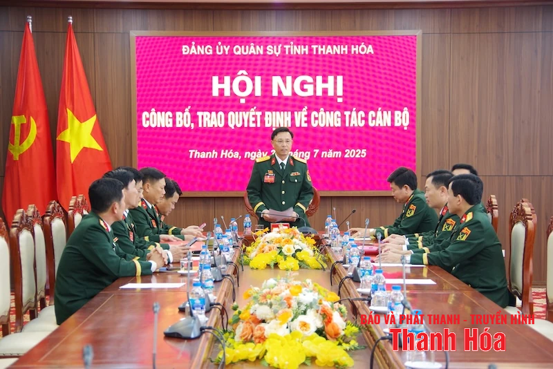Trao Quyết định chuẩn y Ủy viên Ban Thường vụ Đảng ủy quân sự tỉnh Thanh Hóa
