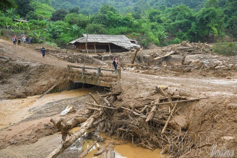 Khen thưởng, lan tỏa hành động dũng cảm của Trưởng bản Mùa A Thi cứu 90 người dân thoát khỏi thảm họa lũ quét