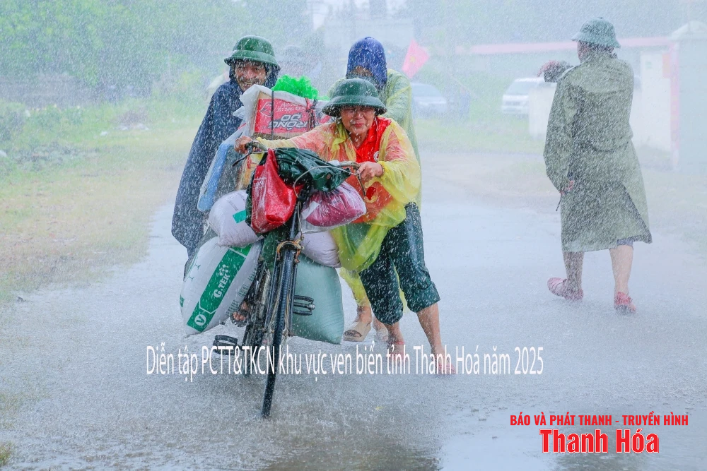 Hình ảnh diễn tập phòng, chống thiên tai, tìm kiếm cứu nạn khu vực ven biển