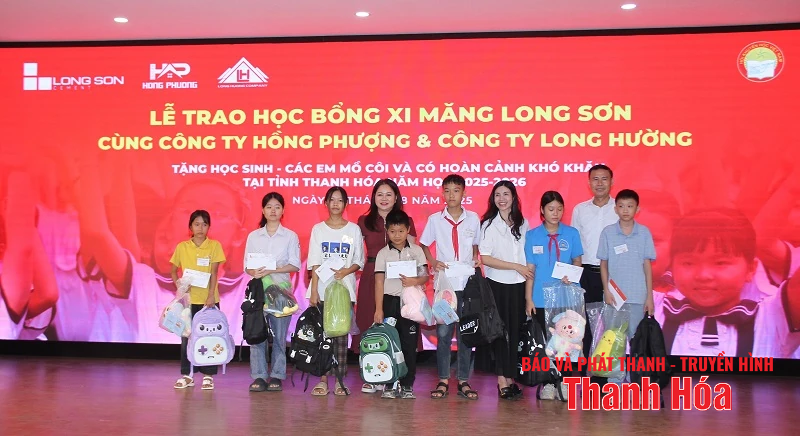 Xi măng Long Sơn trao học bổng, tiếp sức học sinh nghèo đến trường