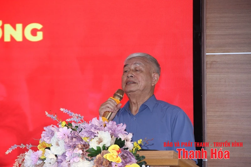 Xi măng Long Sơn trao học bổng, tiếp sức học sinh nghèo đến trường