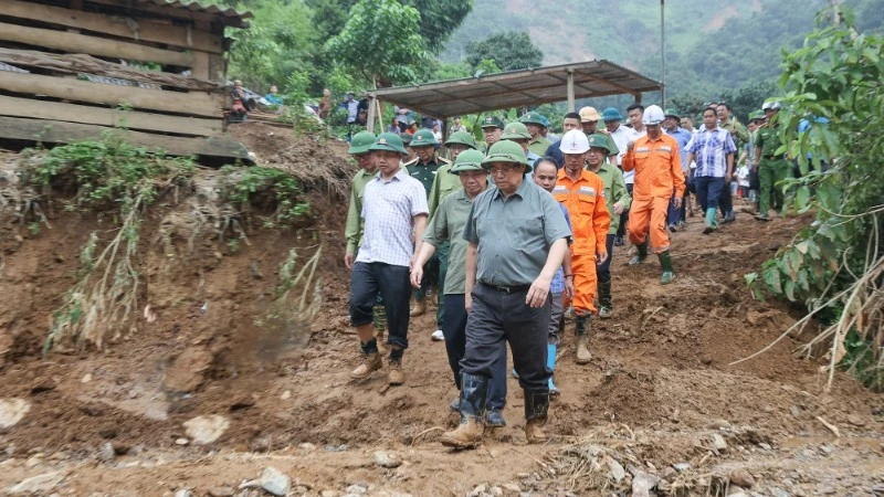 Thủ tướng: Khẩn trương nhất, quyết liệt nhất khắc phục hậu quả thiên tai