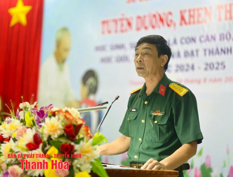 Khen thưởng con cán bộ, nhân viên Sư đoàn 341 đạt thành tích cao trong học tập