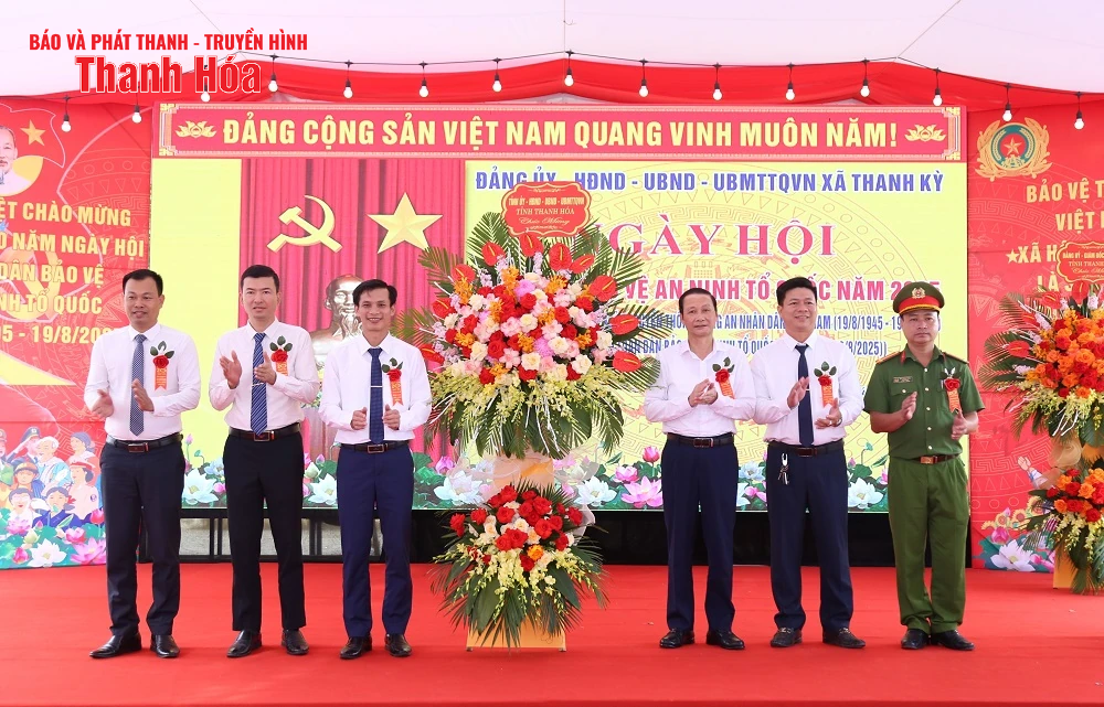 Chủ tịch UBND tỉnh Đỗ Minh Tuấn dự “Ngày hội toàn dân bảo vệ an ninh Tổ quốc” tại xã Thanh Kỳ
