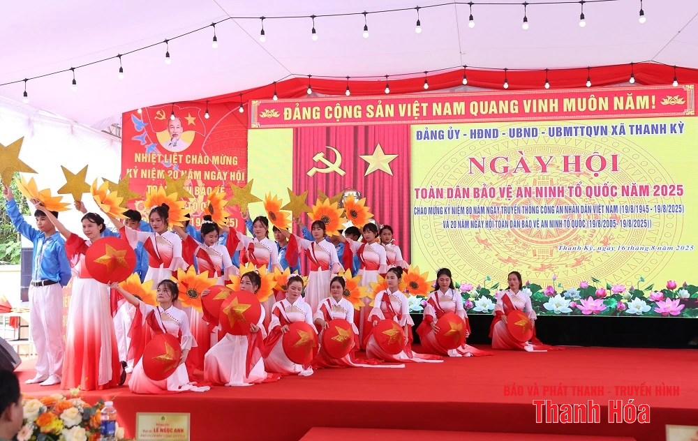 Chủ tịch UBND tỉnh Đỗ Minh Tuấn dự “Ngày hội toàn dân bảo vệ an ninh Tổ quốc” tại xã Thanh Kỳ