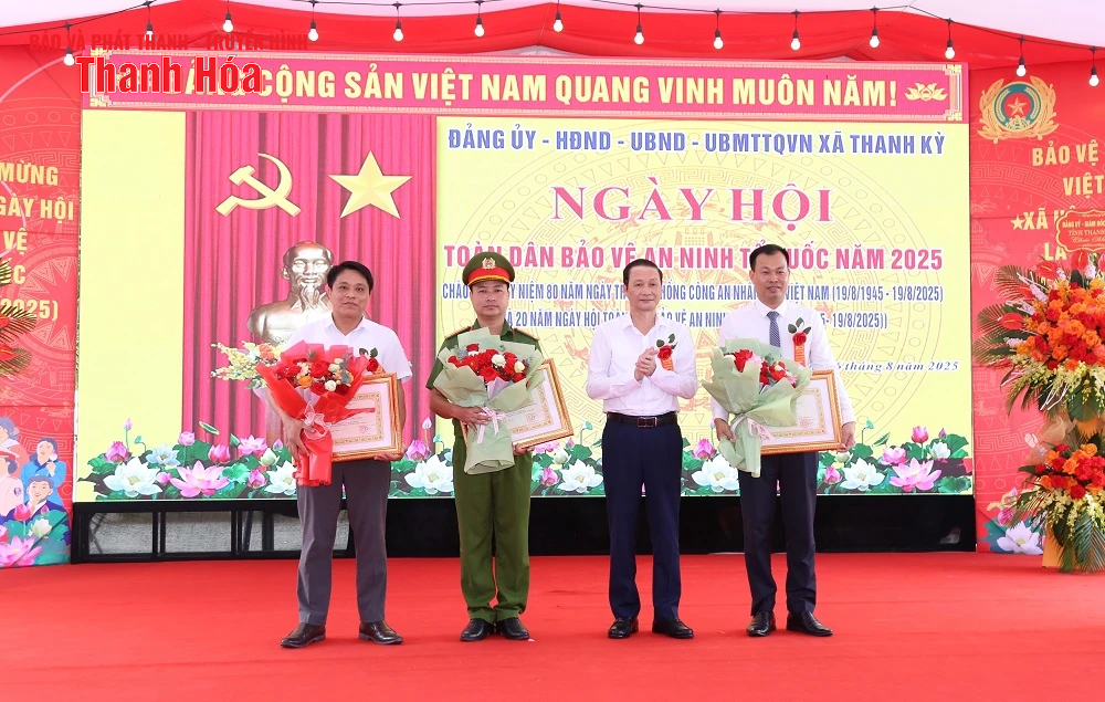 Chủ tịch UBND tỉnh Đỗ Minh Tuấn dự “Ngày hội toàn dân bảo vệ an ninh Tổ quốc” tại xã Thanh Kỳ