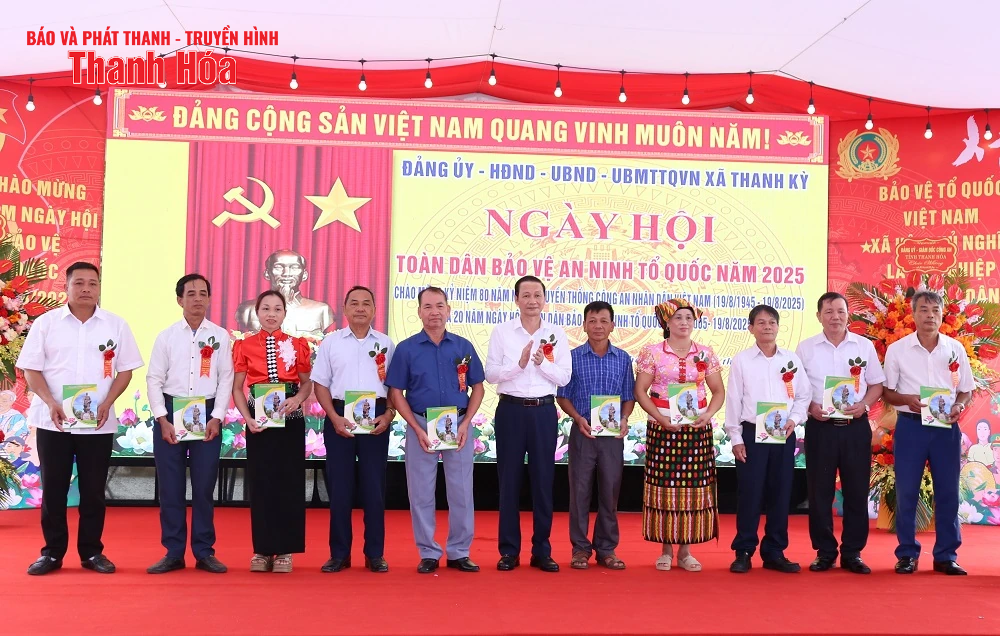 Chủ tịch UBND tỉnh Đỗ Minh Tuấn dự “Ngày hội toàn dân bảo vệ an ninh Tổ quốc” tại xã Thanh Kỳ