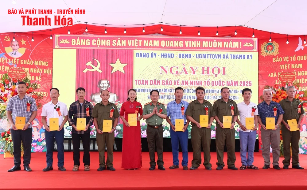 Chủ tịch UBND tỉnh Đỗ Minh Tuấn dự “Ngày hội toàn dân bảo vệ an ninh Tổ quốc” tại xã Thanh Kỳ