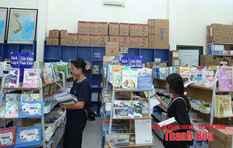 Nhộn nhịp thị trường sách giáo khoa và đồ dùng học tập cho năm học mới