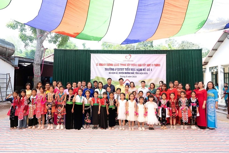 Quỹ Thiện Tâm đón nhận Huân chương Lao động hạng Nhất