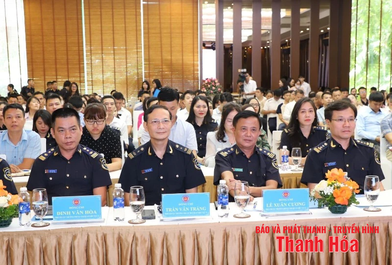 Chi cục Hải quan khu vực X đối thoại với hơn 200 doanh nghiệp