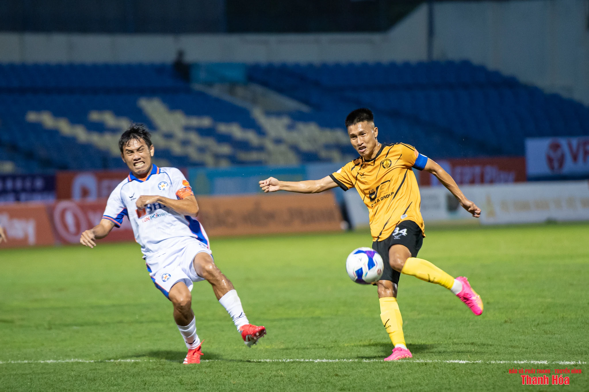 Đông Á Thanh Hoá và SHB Đà Nẵng chia điểm trong trận mở màn mùa giải