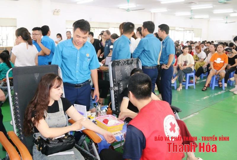 400 công nhân lao động Công ty Sakurai Việt Nam hiến máu nhân đạo