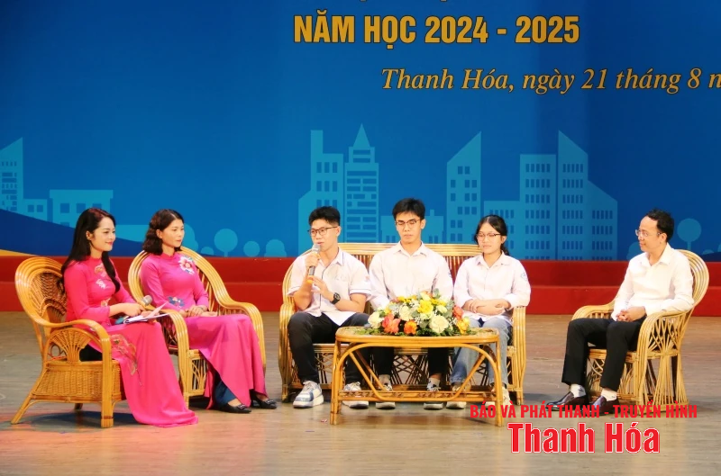 Biểu dương gia đình đoàn viên, người lao động và con học giỏi năm 2024–2025