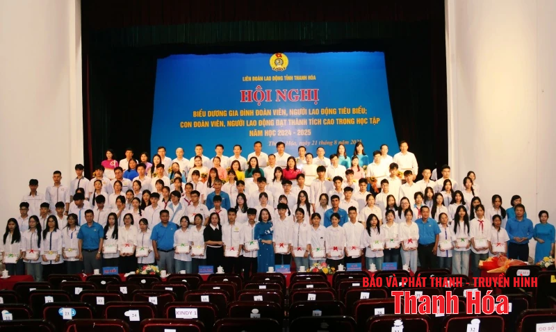 Biểu dương gia đình đoàn viên, người lao động và con học giỏi năm 2024–2025