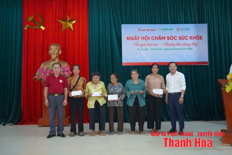 “Ngày hội chăm sóc sức khỏe” cho người dân xã Thạch Lập