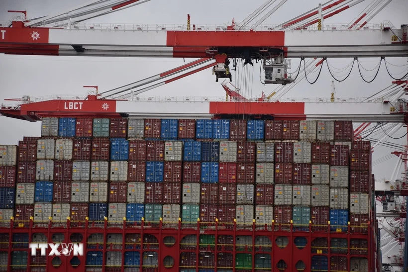 DHL và hàng loạt hãng bưu chính châu Âu tạm dừng gửi bưu kiện sang Mỹ