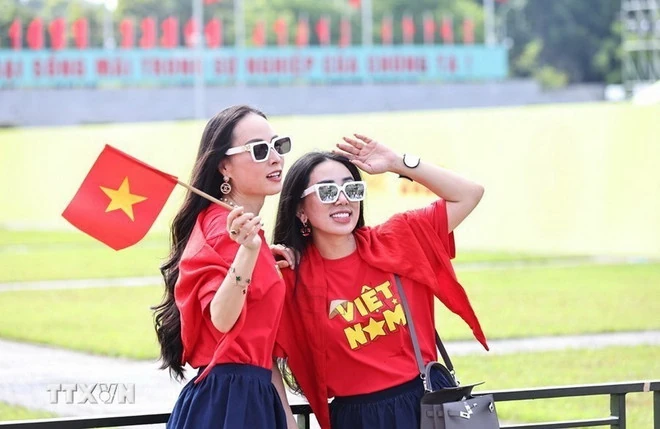 Nên lựa chọn trang phục như thế nào cho phù hợp ngày Quốc khánh 2/9?