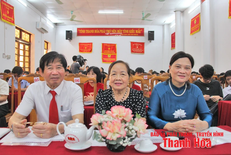 Công ty CP xây lắp Điện lực Thanh Hóa khen thưởng 171 học sinh đạt thành tích trong học tập