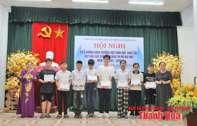 Công ty CP xây lắp Điện lực Thanh Hóa khen thưởng 171 học sinh đạt thành tích trong học tập
