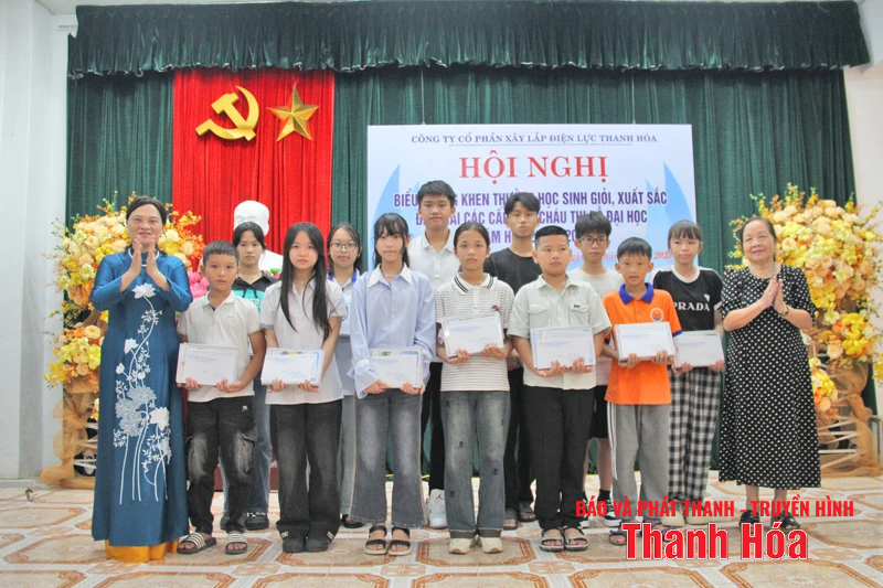 Công ty CP xây lắp Điện lực Thanh Hóa khen thưởng 171 học sinh đạt thành tích trong học tập