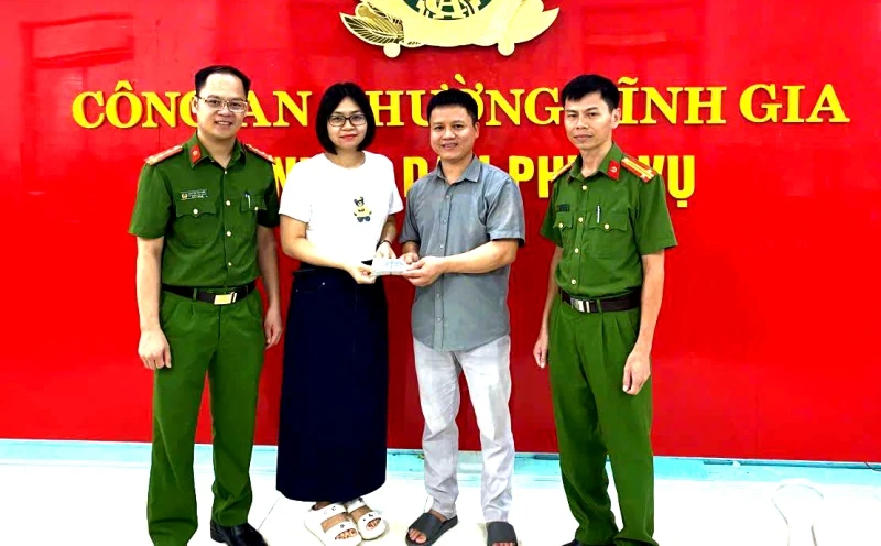 Nữ giáo viên nhặt được gần 80 triệu đồng trả lại người mất