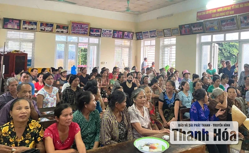 Xã Hoạt Giang cơ bản hoàn thành việc phát quà Tết Độc lập