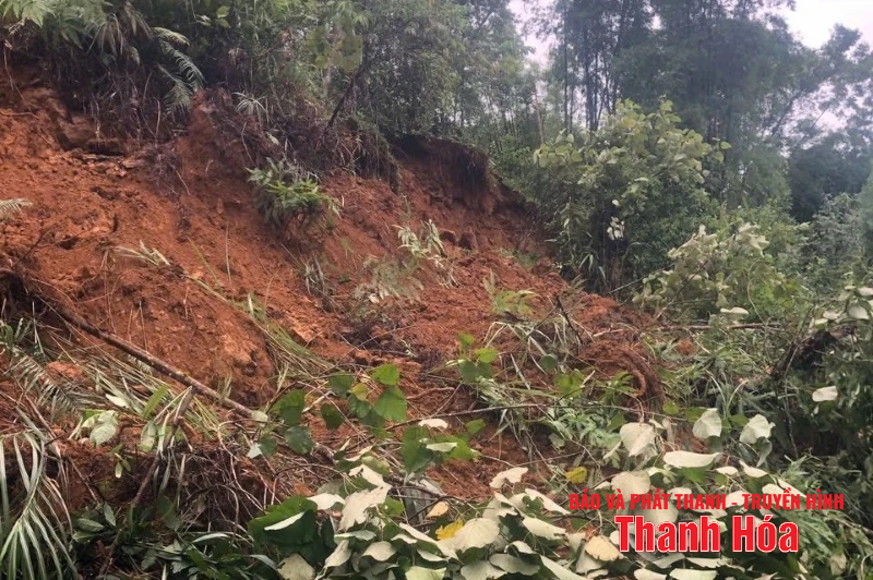 Đường tỉnh 521C qua xã Pù Luông bị sạt lở nghiêm trọng