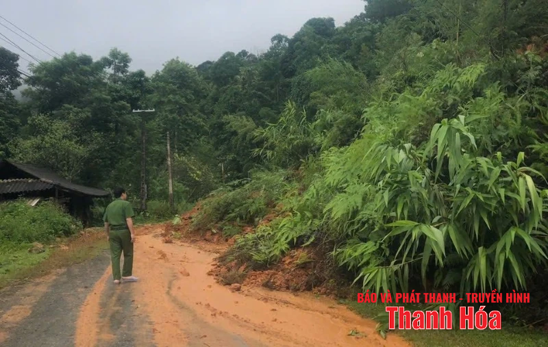 Đường tỉnh 521C qua xã Pù Luông bị sạt lở nghiêm trọng