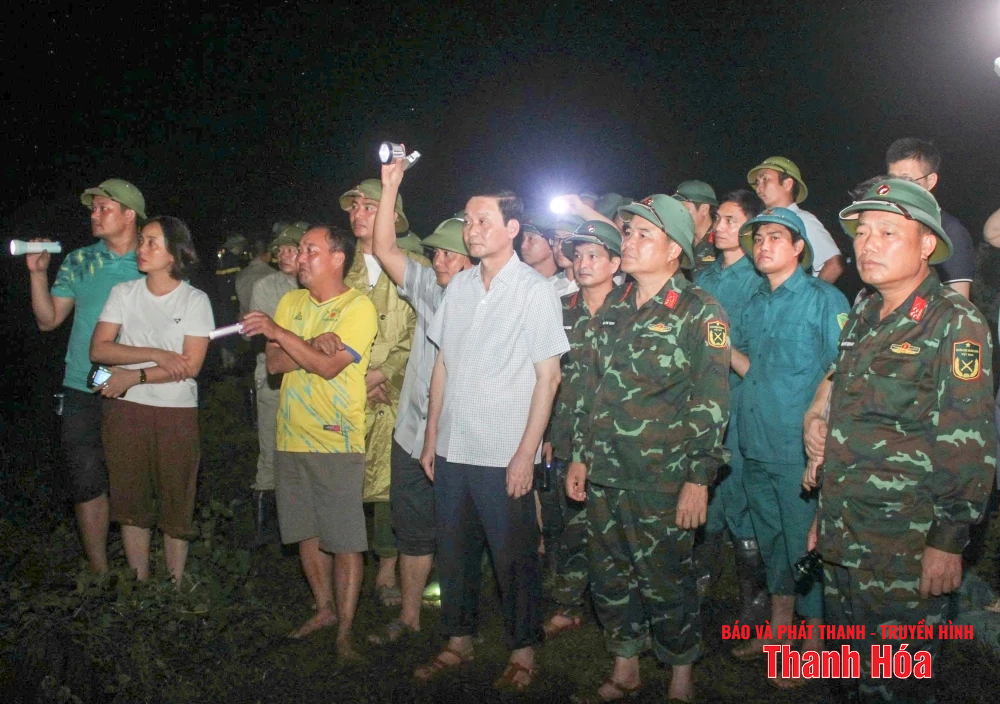 Chủ tịch UBND tỉnh Đỗ Minh Tuấn kiểm tra, chỉ đạo khắc phục sự cố vỡ bờ kênh T2