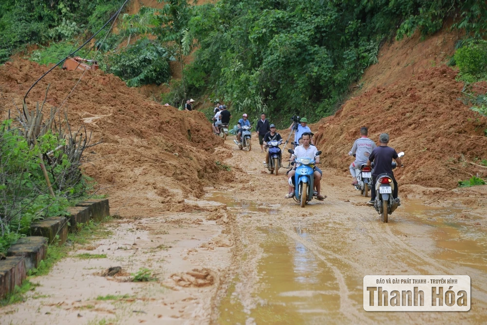 Nhiều điểm sạt lở nghiêm trọng trên Quốc lộ 47, tạm thời chia cắt xã Yên Nhân