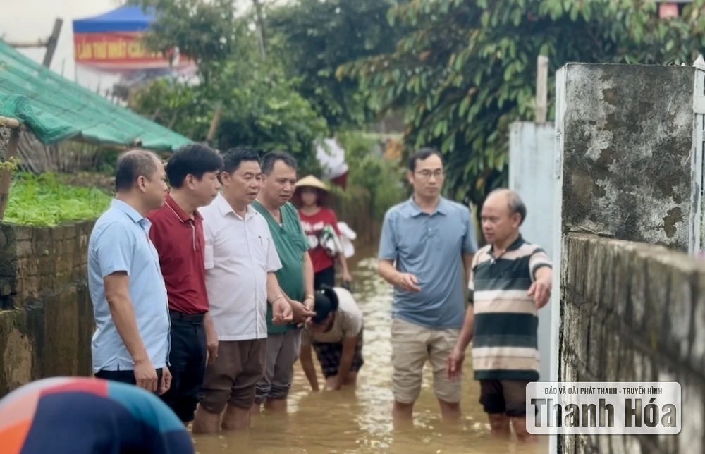Giám sát công tác phòng, chống dịch bệnh tại các xã bị ngập lụt do mưa bão