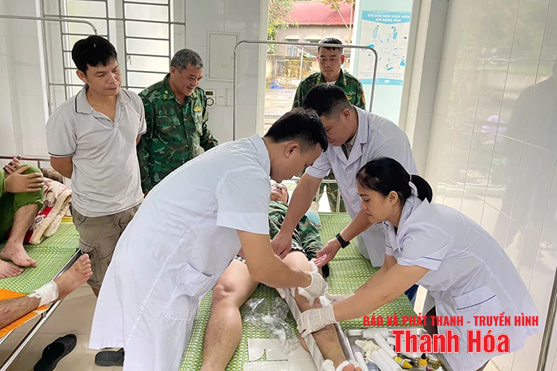 Thăm hỏi, động viên cán bộ Đồn Biên phòng Hiền Kiệt bị thương khi đi làm nhiệm vụ