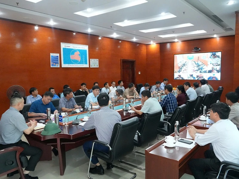 Huy động toàn lực khắc phục thiệt hại, sớm cấp điện trở lại cho khách hàng