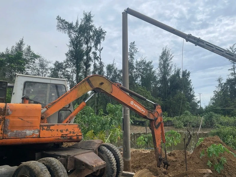 Huy động toàn lực khắc phục thiệt hại, sớm cấp điện trở lại cho khách hàng