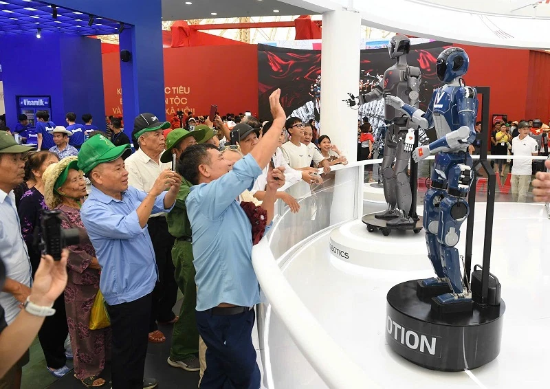 Vingroup ghi dấu ấn kiến tạo tại triển lãm “Thành tựu đất nước: 80 năm Hành trình Độc lập - Tự do - Hạnh phúc”